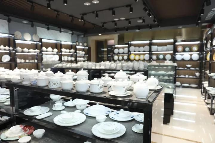 財富高橋百家品牌商戶系列報道 華強(qiáng)陶瓷 用品質(zhì)和服務(wù)創(chuàng)造價值，拓展其他行業(yè)專用陶瓷新藍(lán)海